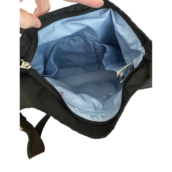 Baggallini Cross Over Crossbody black bag RFID Protection - Picture 7 of 16